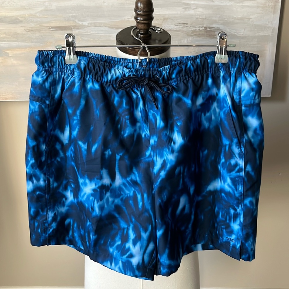 NWT DSG “Palm life electric navy” mesh lined rec/training shorts
